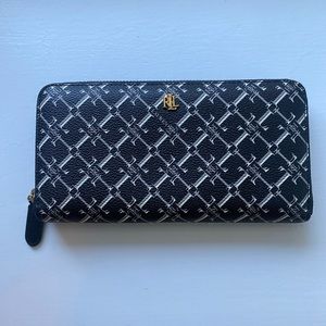 Ralph Lauren wallet in excellent condition!